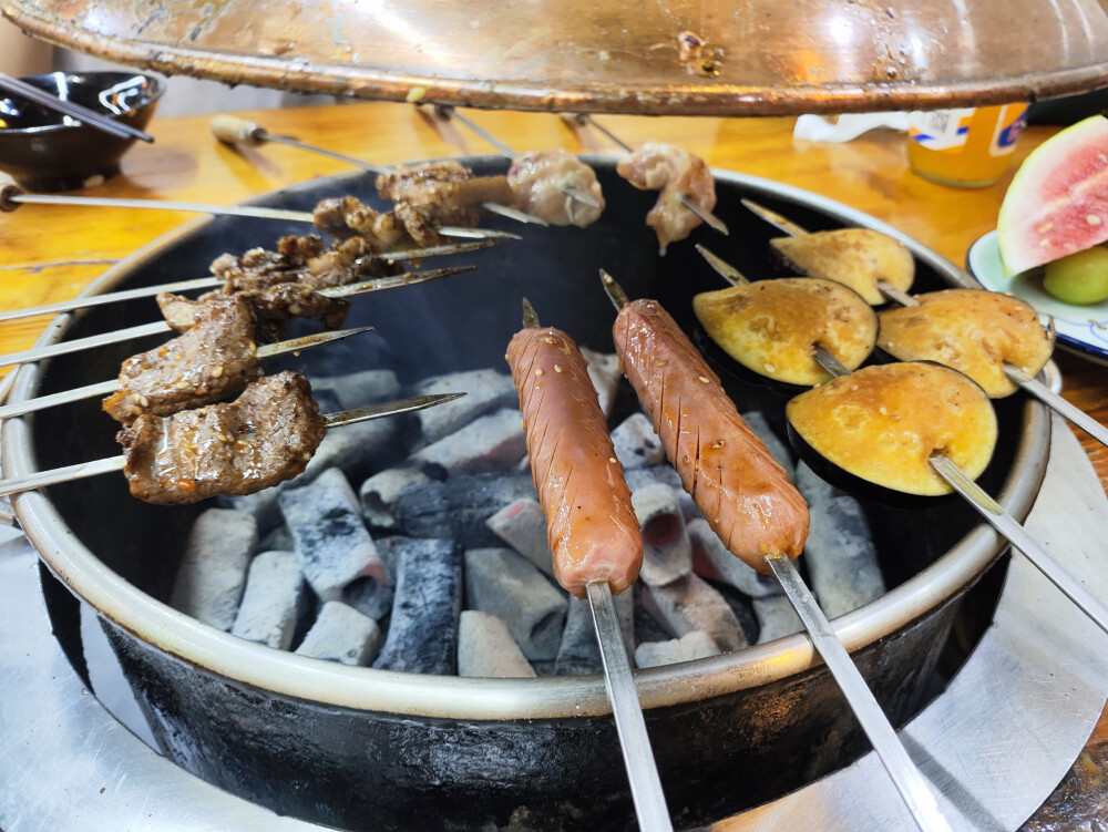 我喜欢大傻狗！
于是又来吃这家自助烤串了，主要是体验diy的乐趣
9.19