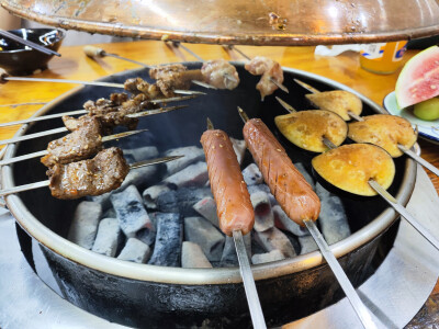 我喜欢大傻狗！
于是又来吃这家自助烤串了，主要是体验diy的乐趣
9.19