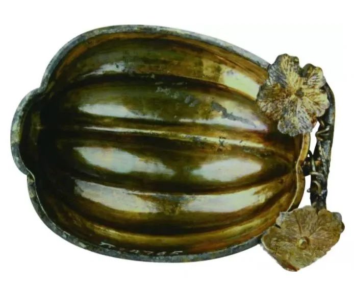 南宋 银瓜形器 福州茶园山南宋许峻墓出土
福建博物院藏
