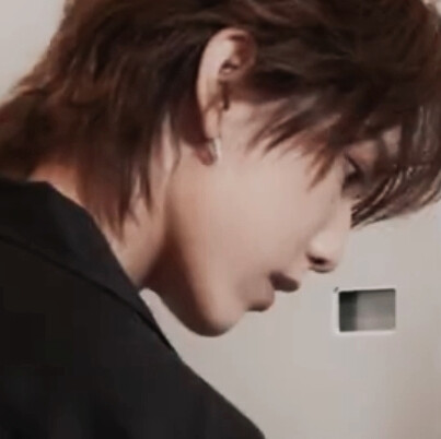 我也是好久没截这个马柏全了怎么有一股blc头像的感觉