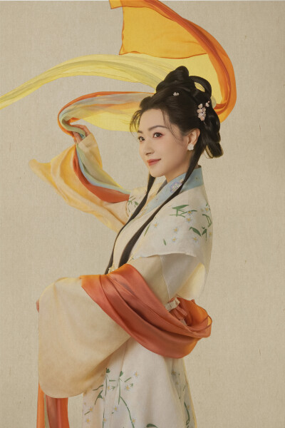 万茜