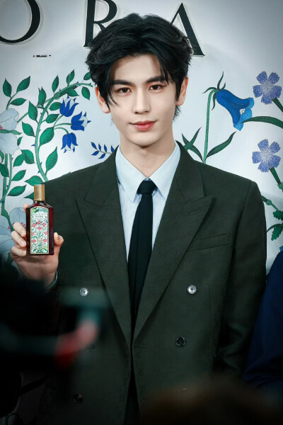 cr.MAMORU·张凌赫