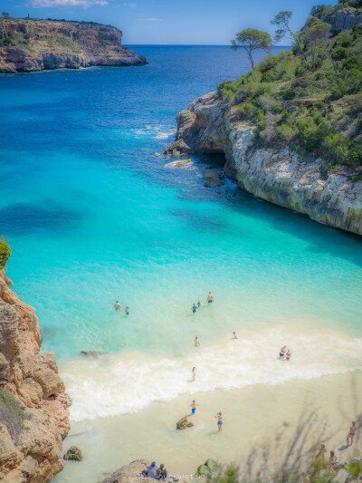 是看过一百次，还是会治愈我的海；
是柠檬清香里，让一切都清冽的夏。 ​​​
by.@overwater