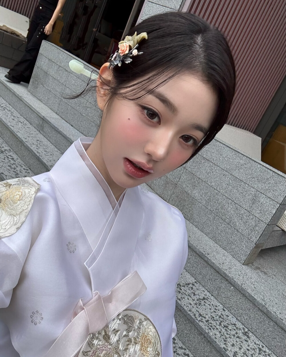 张元英