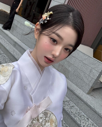 张元英