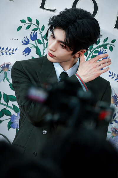 cr.MAMORU·张凌赫