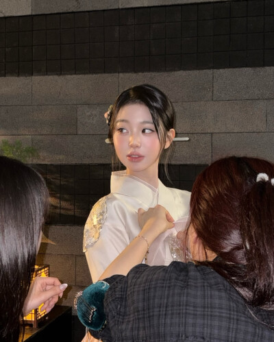 张元英