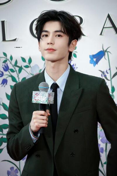 cr.MAMORU·张凌赫