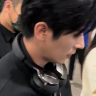 戴上耳机倾听你的梦境