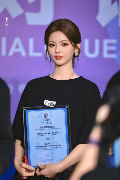 cr.予月诗·杨超越