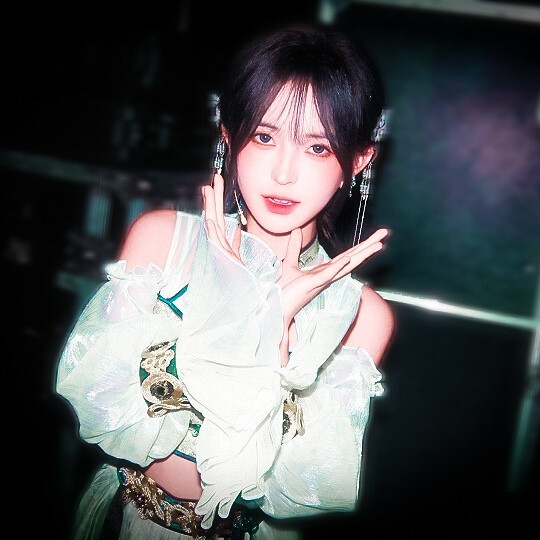 叶凡*
雾不清 竹不青