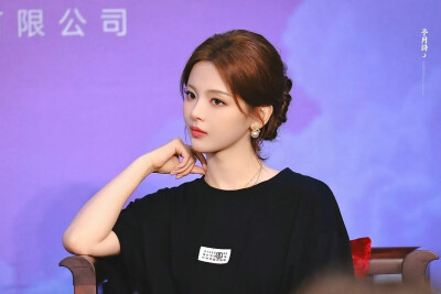 cr.予月诗·杨超越