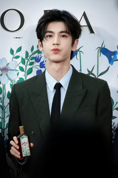 cr.MAMORU·张凌赫