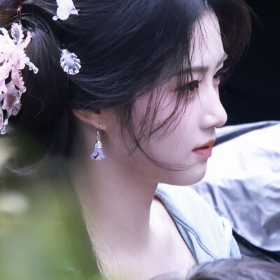 明月如灯，冷风掌之
