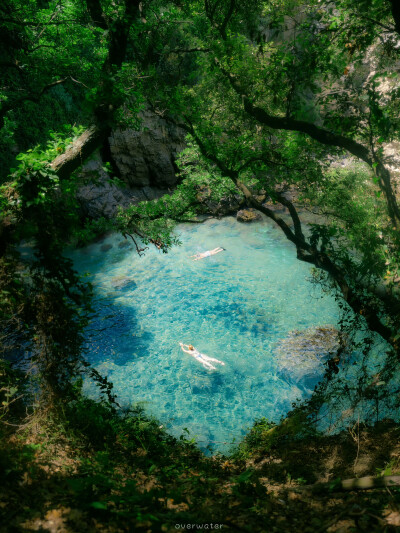 浮生暂寄梦中 |
恍惚的刹那中，穿过夏日的隧道。
一些接近于梦境的时刻 ​​​
by.@overwater