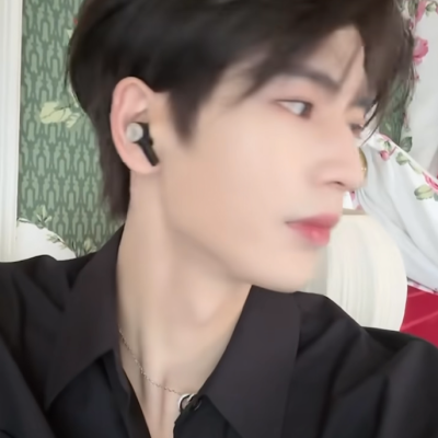 你是我朝雨逢杏的一双春水眸 酿就我的槐序章