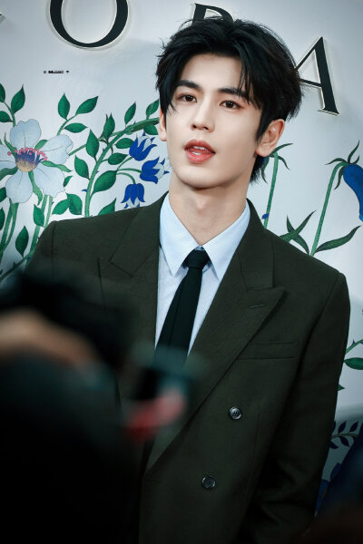 cr.MAMORU·张凌赫