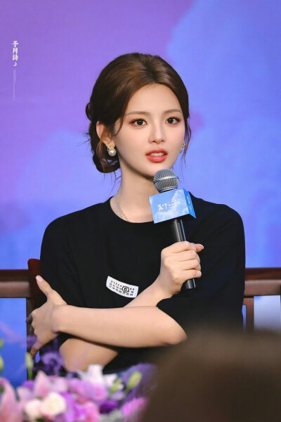 cr.予月诗·杨超越