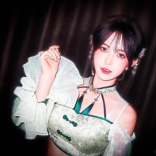 叶凡*
雾不清 竹不青