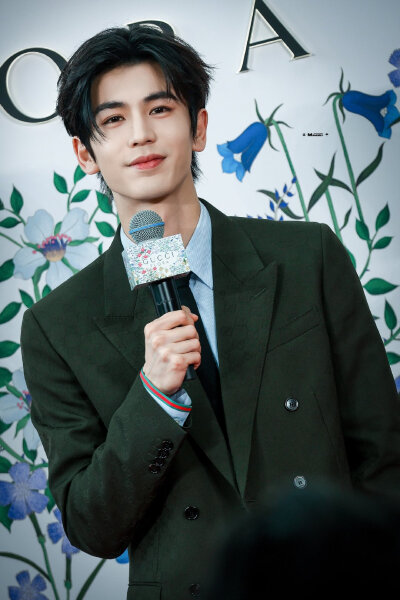 cr.MAMORU·张凌赫