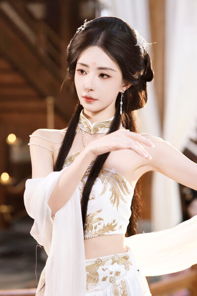被偷听心声后，我成了帝王的掌上娇宠 沈青青