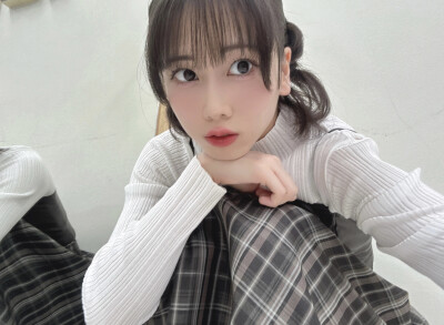 ，