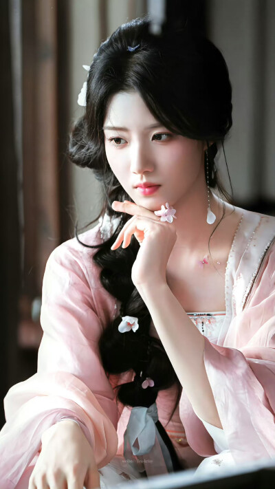 * 卢昱晓/明意