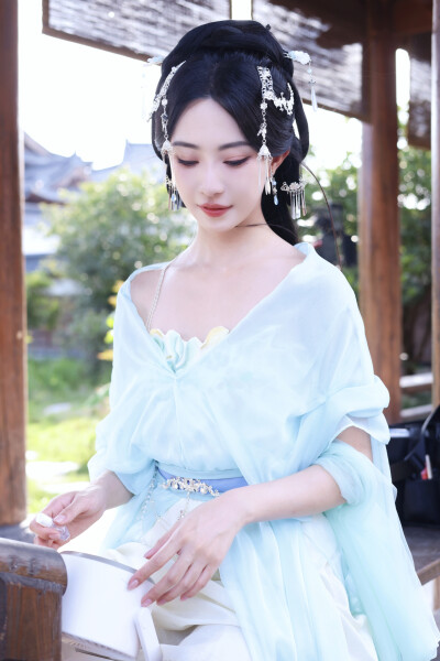 绝色美人能哭会演，摄政王甘折腰 苏棠玉