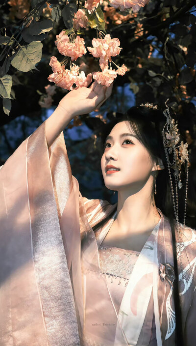 * 卢昱晓/明意