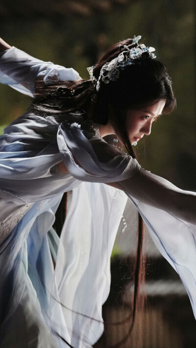 入青云 明意 卢昱晓
