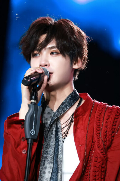 黄明昊