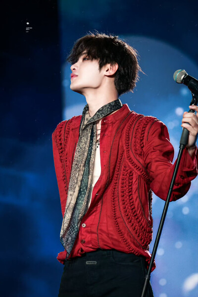 黄明昊