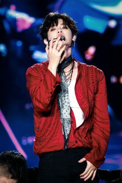 黄明昊