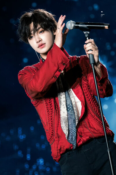 黄明昊