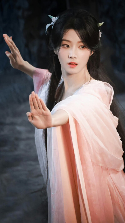 入青云 明意 卢昱晓