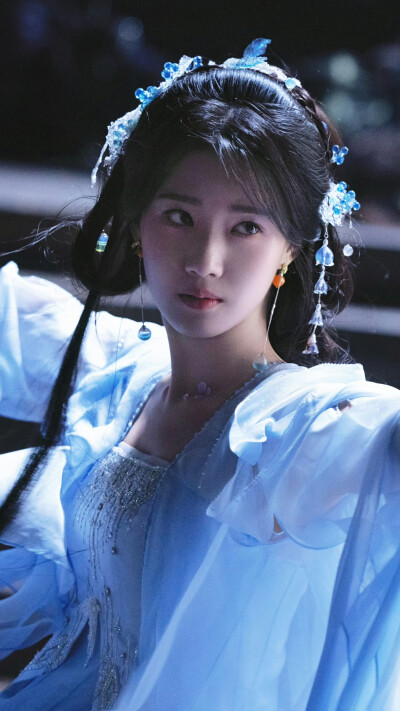 入青云 明意 卢昱晓