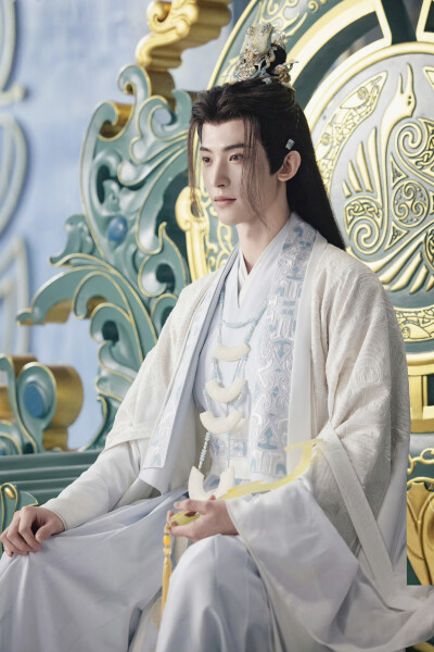 水龙吟 宛郁月旦
