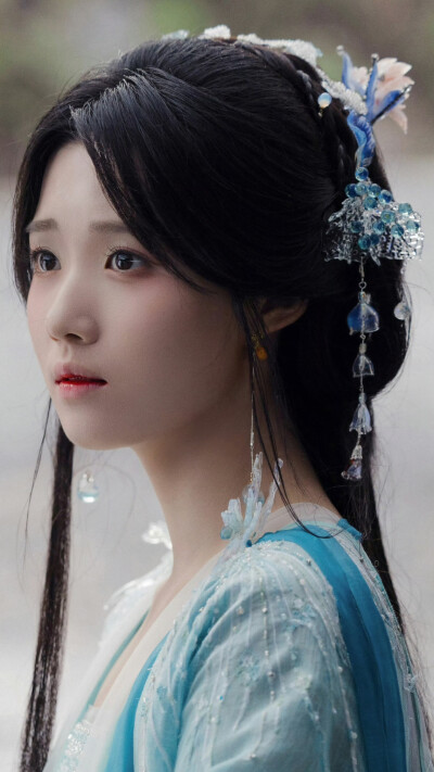 入青云 明意 卢昱晓