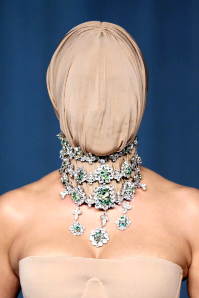 Kim Kardashian “金姐” 2025美国电影学院博物馆庆典，穿着Maison Margiela 25秋冬高定登场