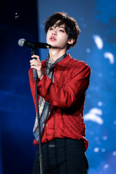 黄明昊