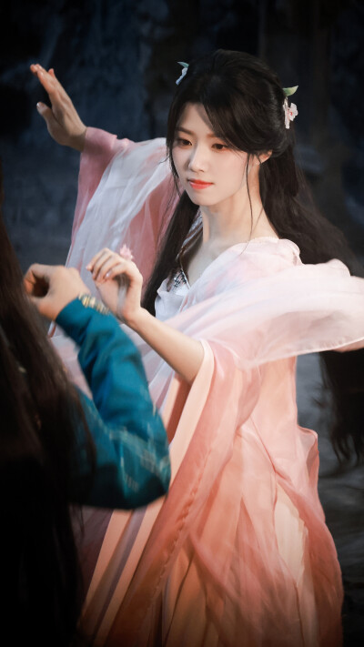 入青云 明意 卢昱晓
