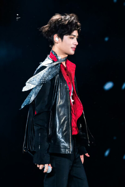 黄明昊
