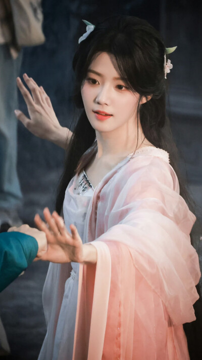入青云 明意 卢昱晓
