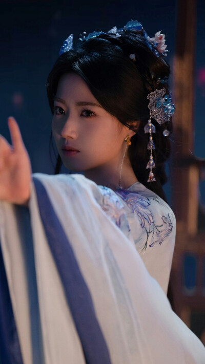 入青云 明意 卢昱晓