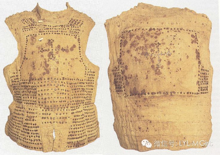 15世纪锁子甲，现存米兰博物馆，这件衣服显示了过渡期的护身软甲。