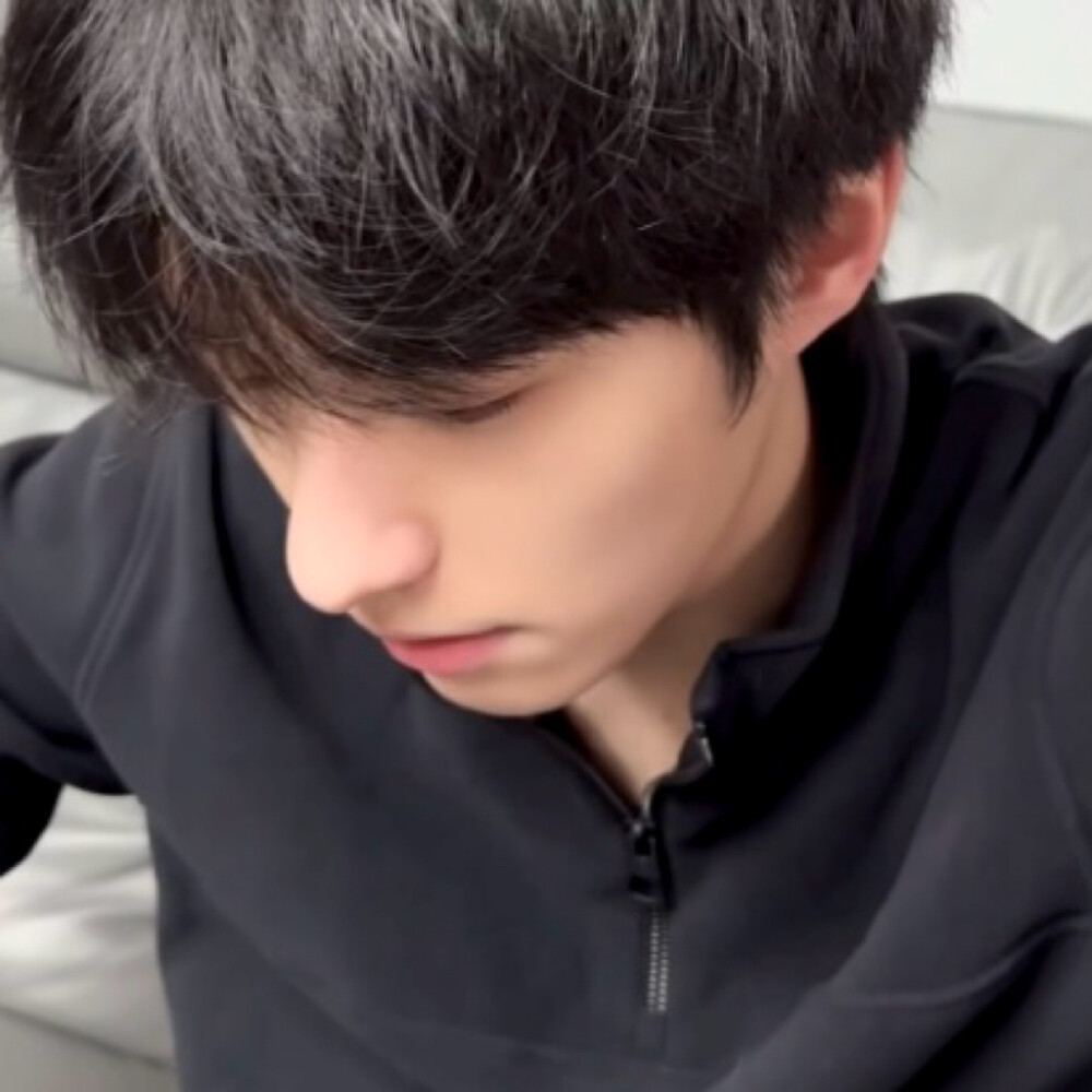 还记得小时候跟你一起鸟鸟的男生吗