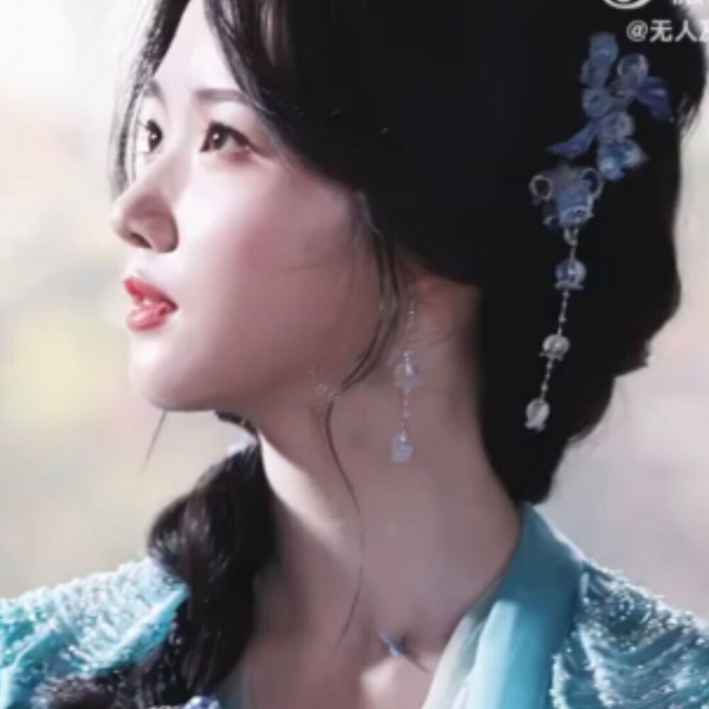 片片清香引碧空