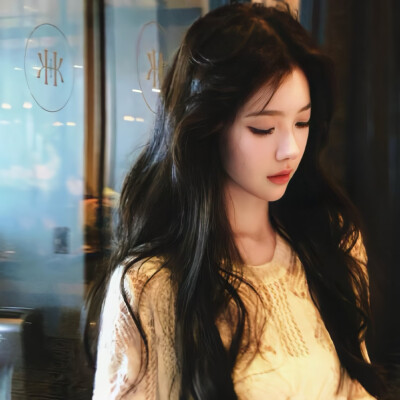 [氛围感女头]
“相思相见知何日，此时此夜难为情”