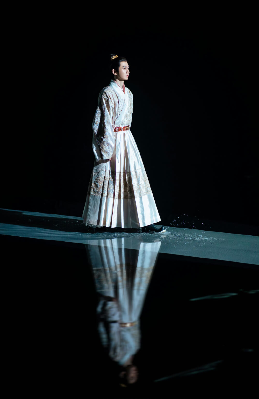 成毅两京十五日