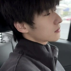 还记得小时候跟你一起鸟鸟的男生吗